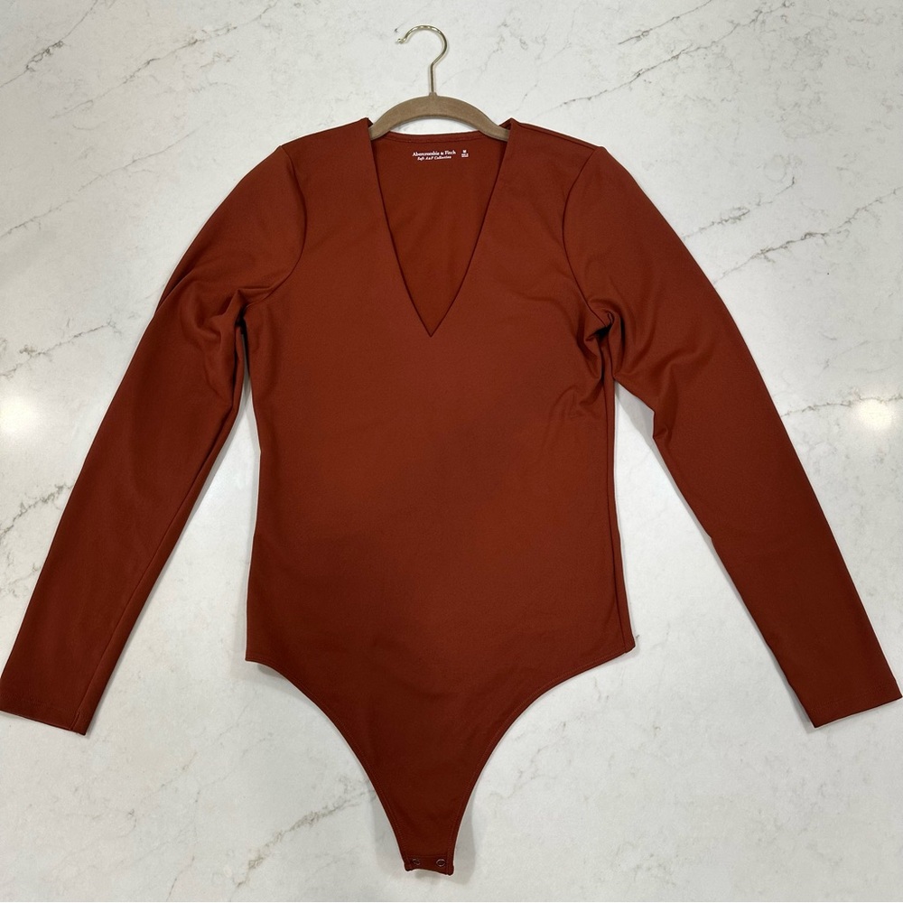 ✨MUST GO✨A&F V-Neck Bodysuit